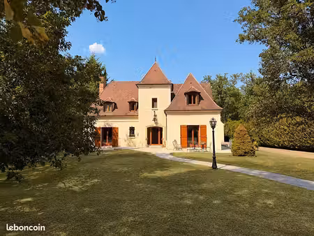 propriété 7 pièces 220 m²