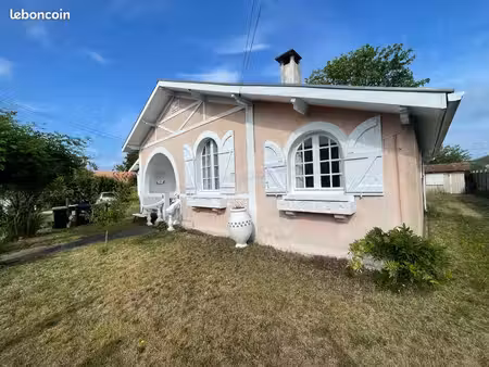 maison individuelle proche du bassin