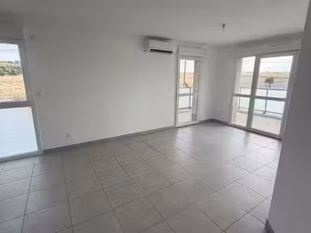 très bel appartement t3 avec 2 places parking