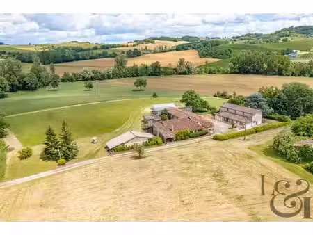 ancien corps de ferme situé à monclar