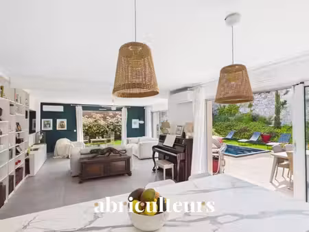 maison familiale contemporaine de 120 m² de dpe a avec mini-piscine éco en vente au centre