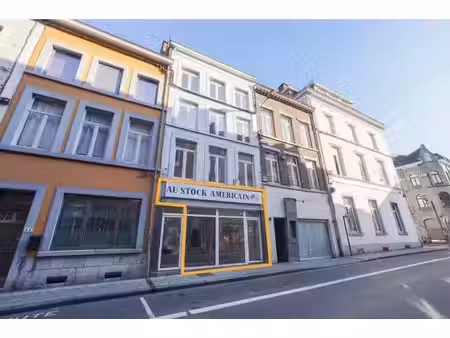 rez-de-chaussée commercial en plein centre de dinant