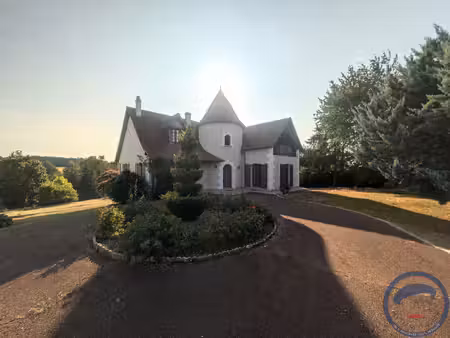 belle propriété familiale au bord de l'indre