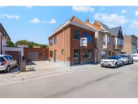 maison avec garage et 3 chambres dans le centre de moerbeke