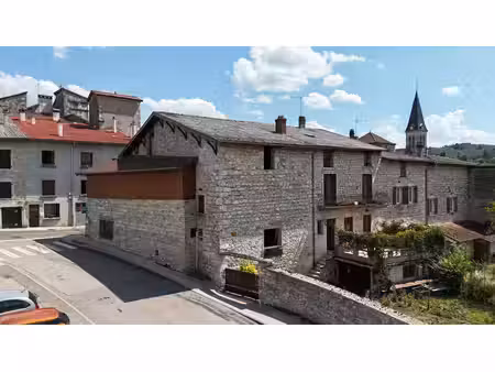 maison centre -village poncin