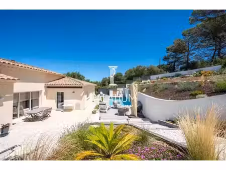 maison t4 de 2016 - 233m² sur terrain de 1000m²