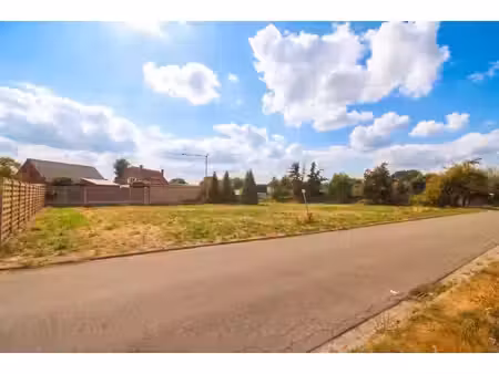 mooie villagrond van 1225 m²  zuidwest  20 m breed