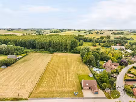 terrain à bâtir / à projet de 6.690 m² avec vue