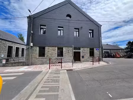 a louer au coeur du village de naomé