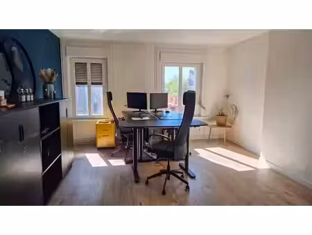 bureau avec parking devant la porte !