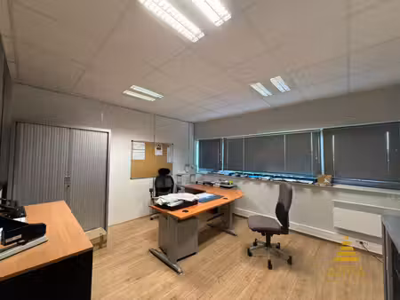 location local commercial