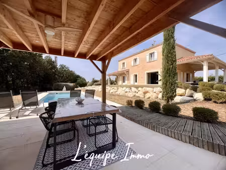 maison d'exception de 216 m2 avec piscine et double garage s