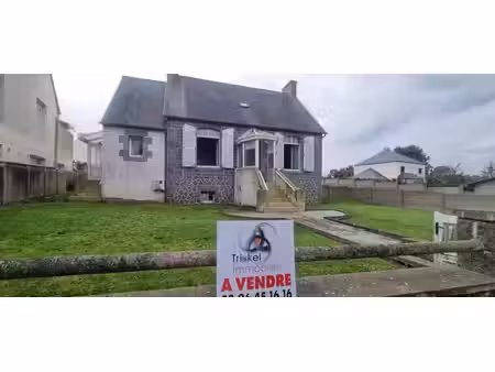 centre ville de begard  proximité immédiate des commerces  écoles  cabinet médical