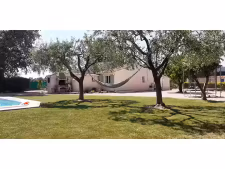 vignoble avec piscine et dépendances gonfaron (83)
