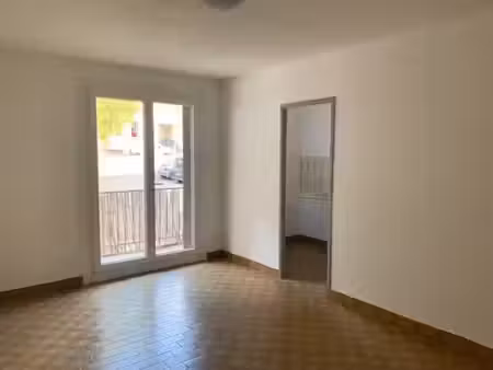 location appartement 1 pièce 25.52 m² à nimes (30000)  400 €
