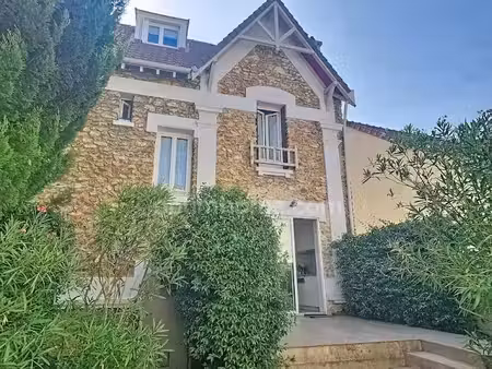 location maison 5 pièces 110 m² à poissy (78300)  1 850 €