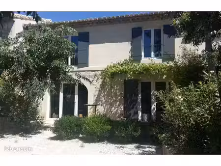 maison en pierre centre village