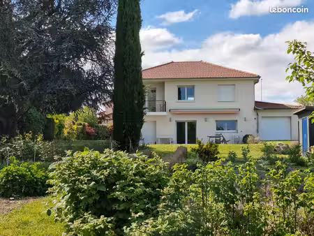 maison 6 pieces 141 m² à saint laurent de mure