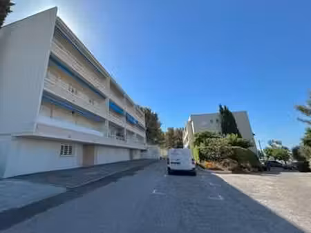 location garage box et parking à rezé (44400) : à louer / 14m² rezé