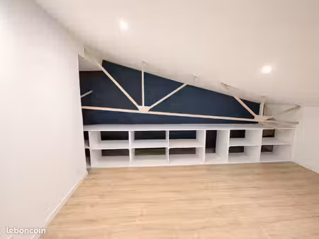 bureau 25 m² avec rangements – neuville-sur-saône – 300 hc