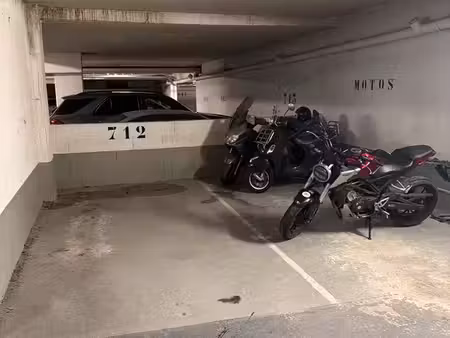 place de parking - rue des arquebusiers