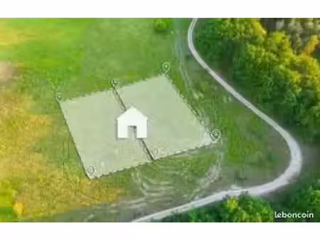 terrain à bâtir de 1300 m² à fargues (40)