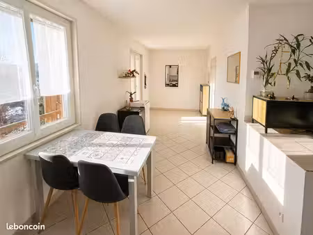 t2 avec terrasse plein sud  vue dégagée et place de stationnement – lac de morbier