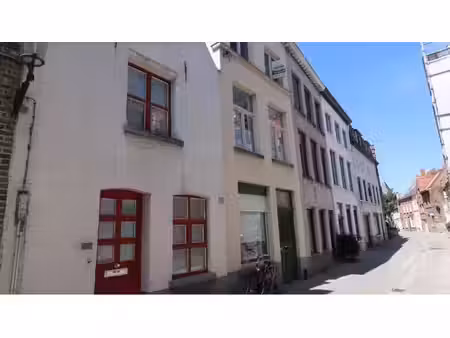 vernieuwde 3-slaapkamerwoning te huur in brugge