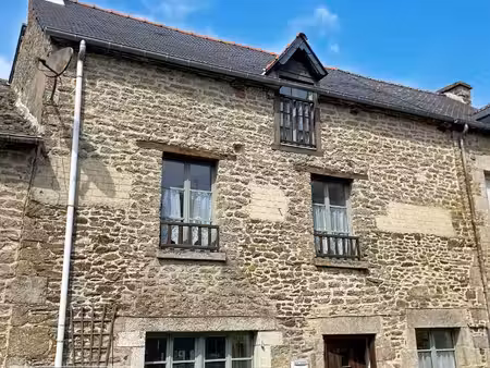 exclusivité : yvignac-la-tour - charmante maison en pierre de 4 chambres au coeur d'un vil