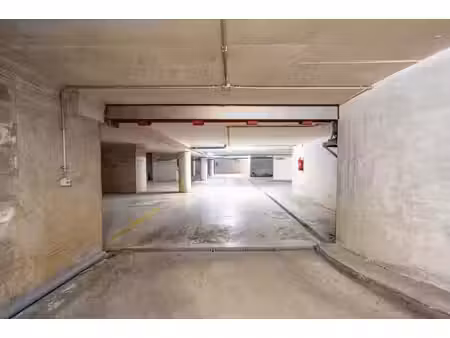 lot de 23 places de parking intérieures
