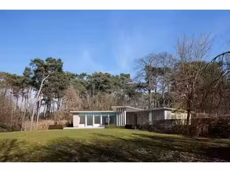architecturale woning op een perceel van ca. 3.992m2