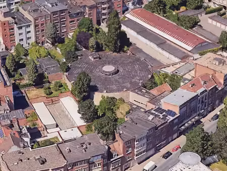 site retail unique avec parking à ixelles