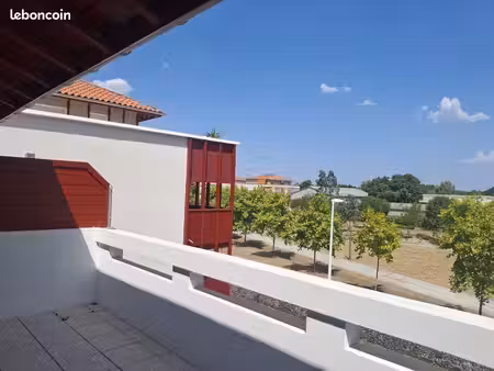 t2 de 45 97 m² – dernier étage – hyper centre biscarrosse – libre de suite