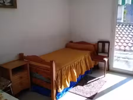 location meublée chambre 1 pièce 12 m² à garons (30128)  310 €