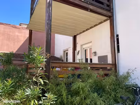 t3 avec terrasse couverte et parking privé à schiltigheim