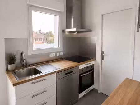 duplex lumineux avec jardin privatif st pierre des fleurs 27370
