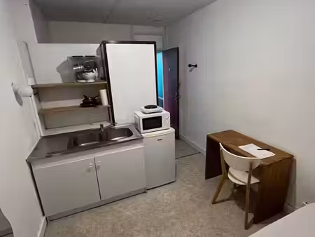 location studio meublé