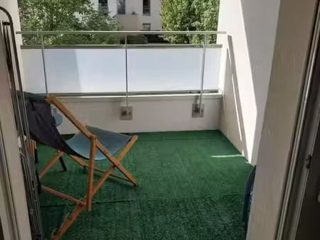 appt 28m2+ terrasse metro/tram la soie