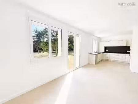 à louer – maison de plain-pied entièrement rénovée avec grand jardin  à deux pas du centre