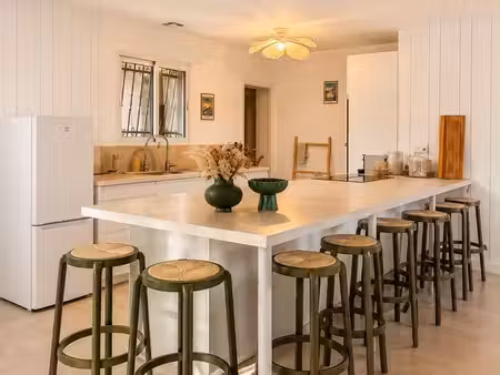 villa 4 ch rénovée à neuf - meublée à l'année