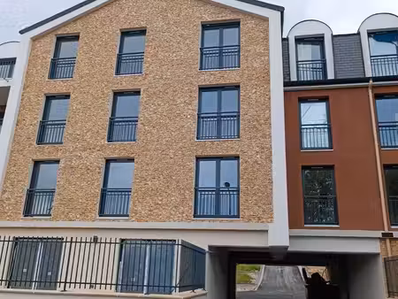 studio récent de 30 80 m² avec balcon  parking et ascenseur – beaumont-sur-oise