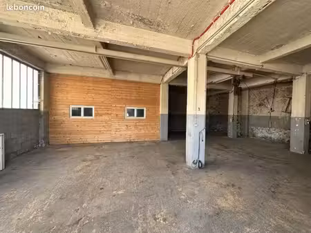 dépôt de 2x170m2 sécurisé