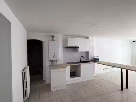 maison de ville t3 rénovée – 75 m² – 2 chambres – niort