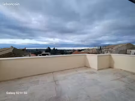t3 de 54 m² refait à neuf – terrasse – sainte-cécile-les-vignes