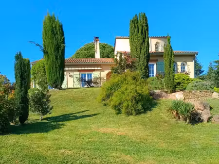maison style provençal vue panoramique sur le roannais
