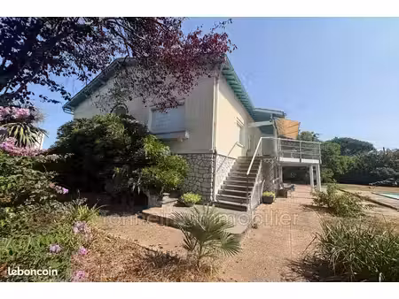 maison 9 pièces 210 m²