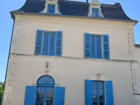 grande maison avec jardin