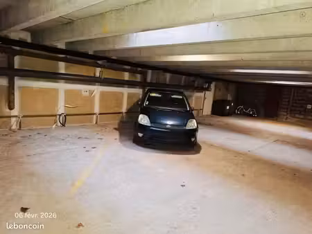 place de parking couverte