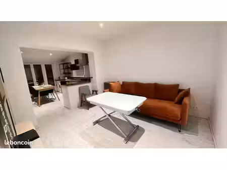 chambre spacieuse avec douche