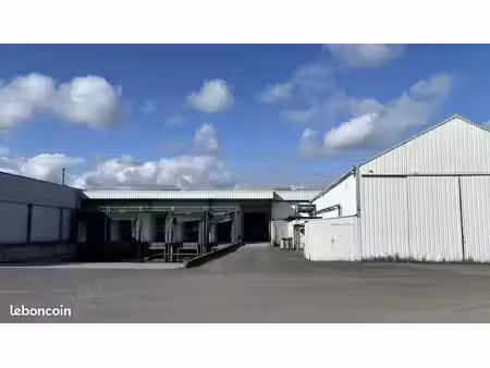entrepot avec quai de 1700m2